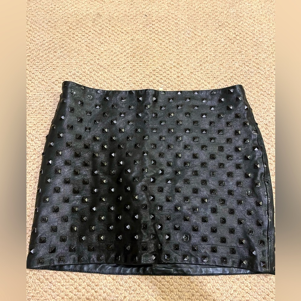 mini black skirt
